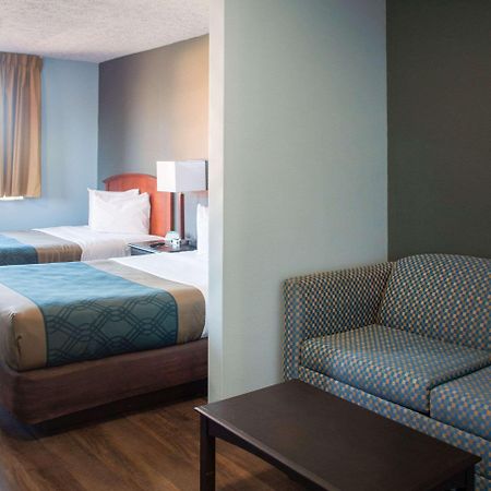 Econo Lodge Inn&Suites South Sandusky Esterno foto