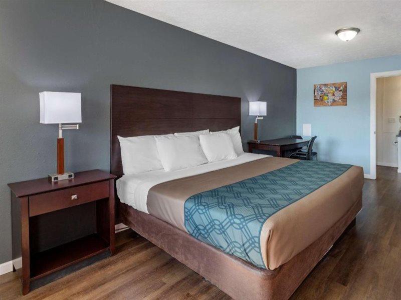 Econo Lodge Inn&Suites South Sandusky Esterno foto