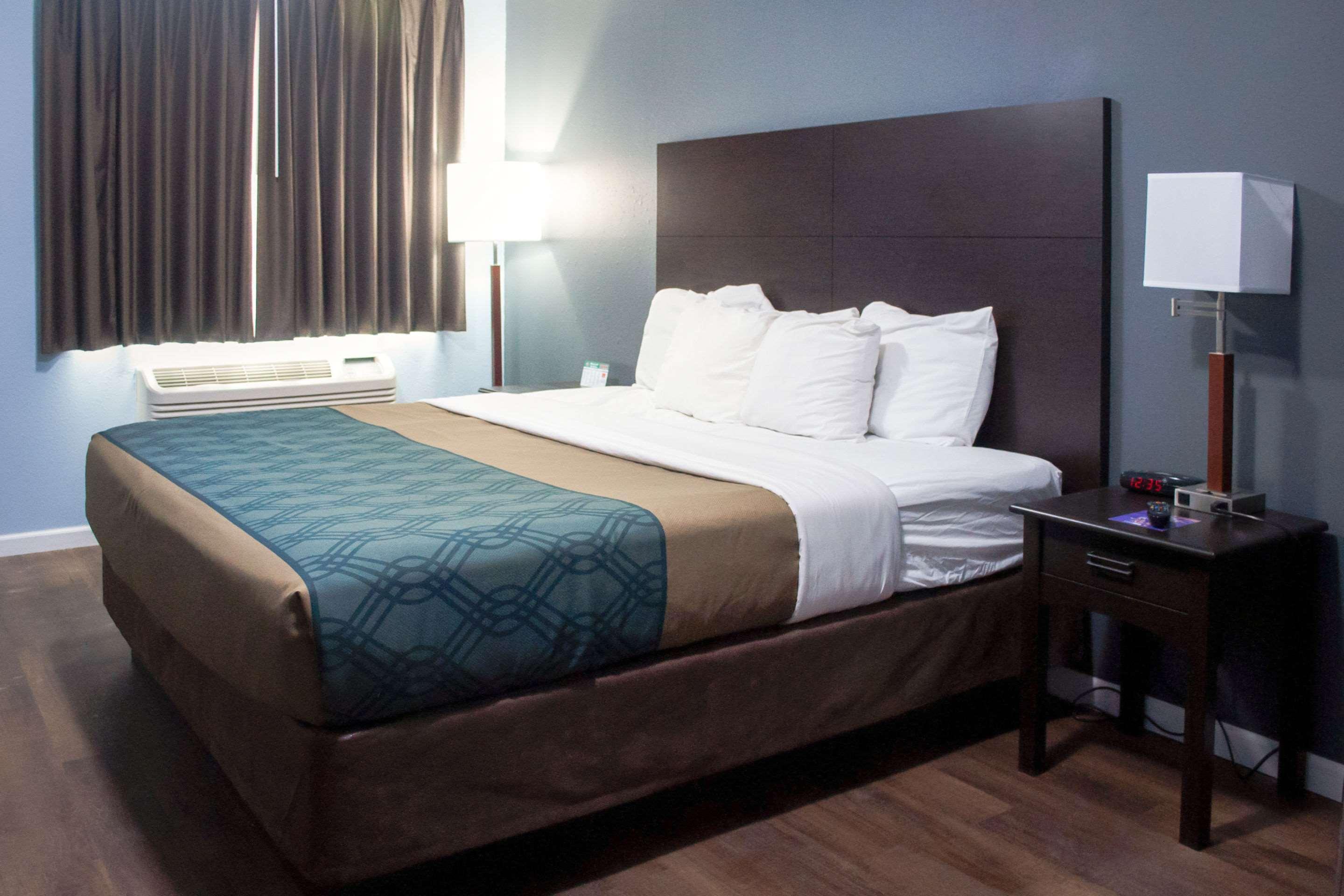 Econo Lodge Inn&Suites South Sandusky Esterno foto
