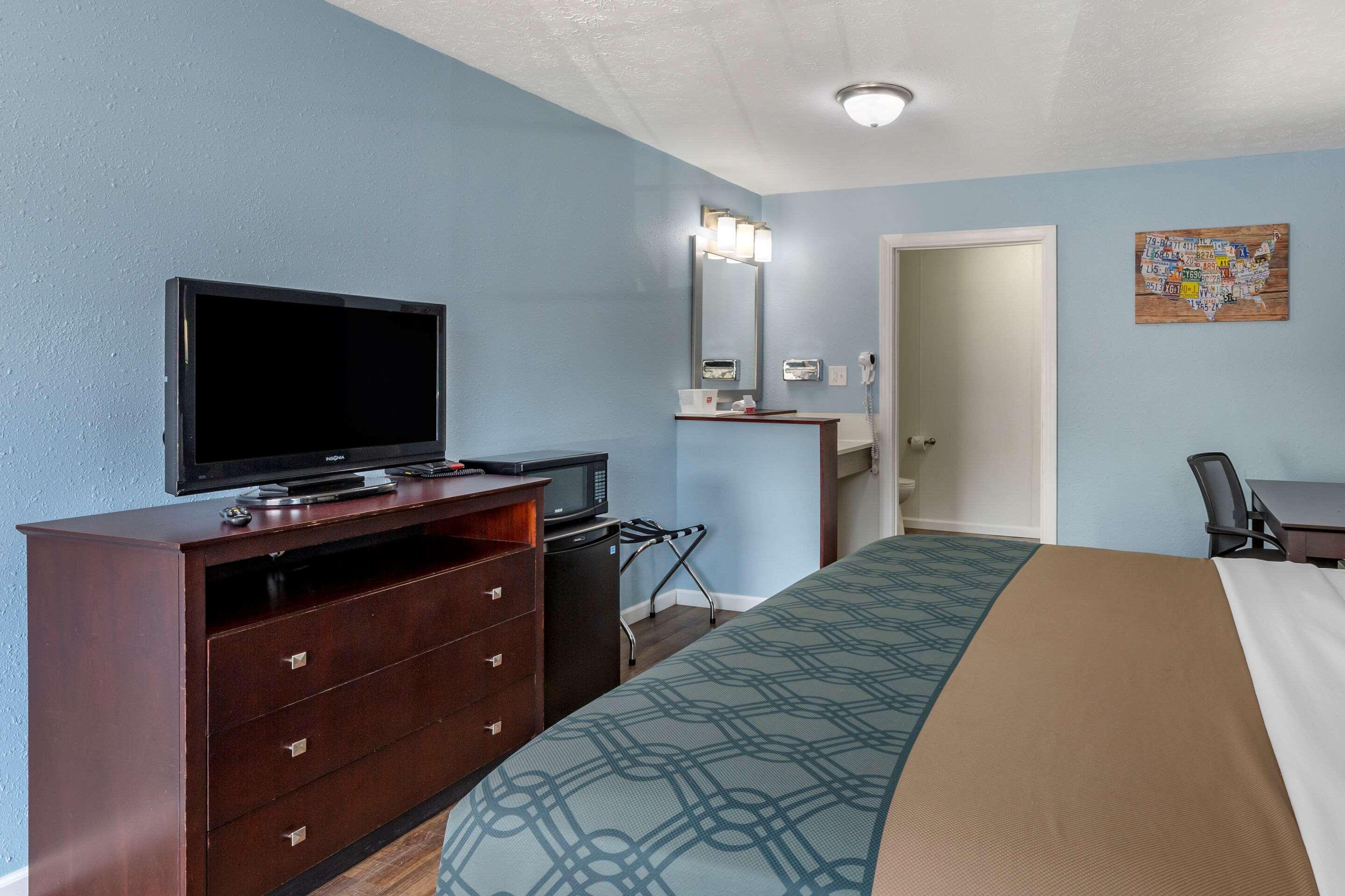 Econo Lodge Inn&Suites South Sandusky Esterno foto