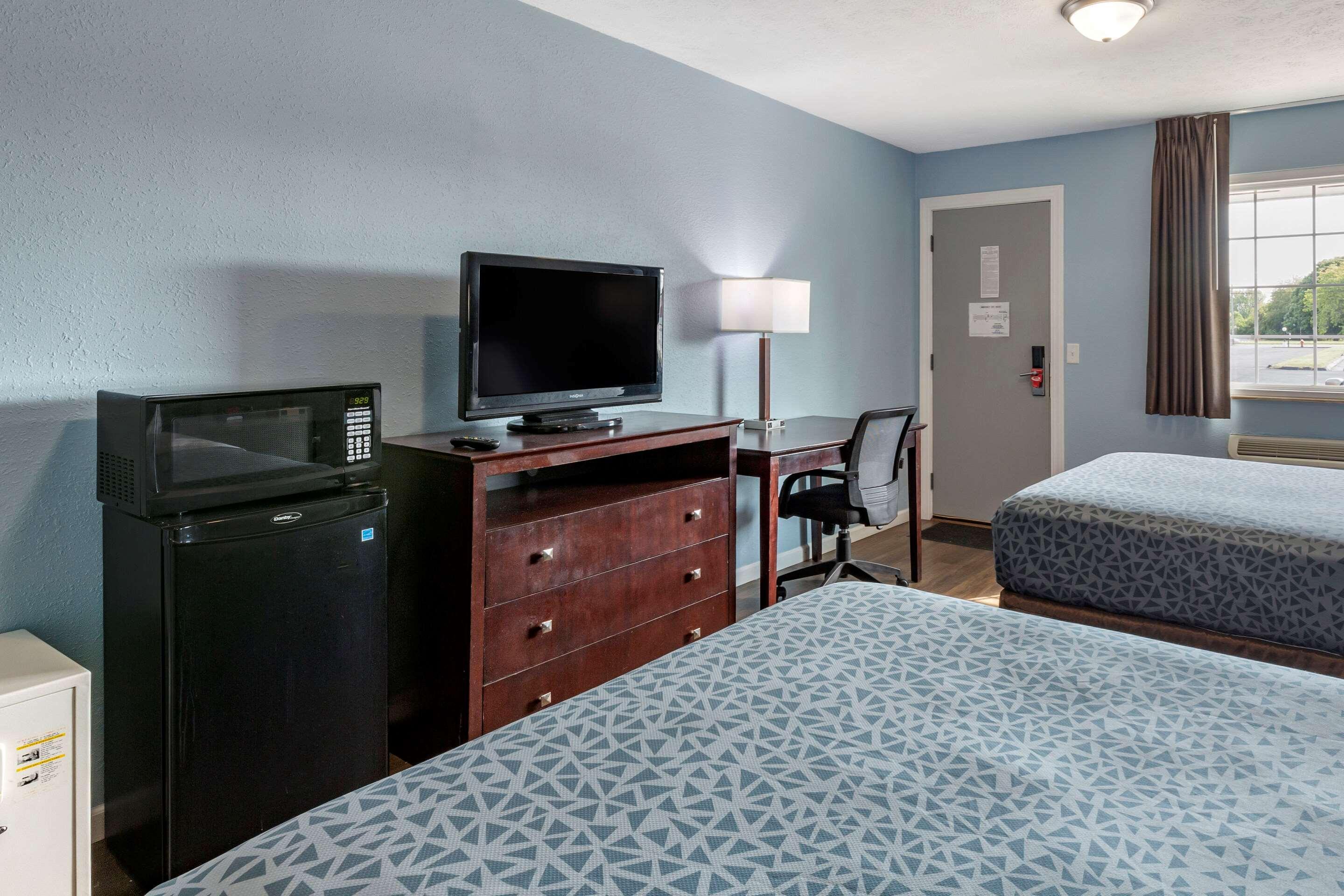 Econo Lodge Inn&Suites South Sandusky Esterno foto