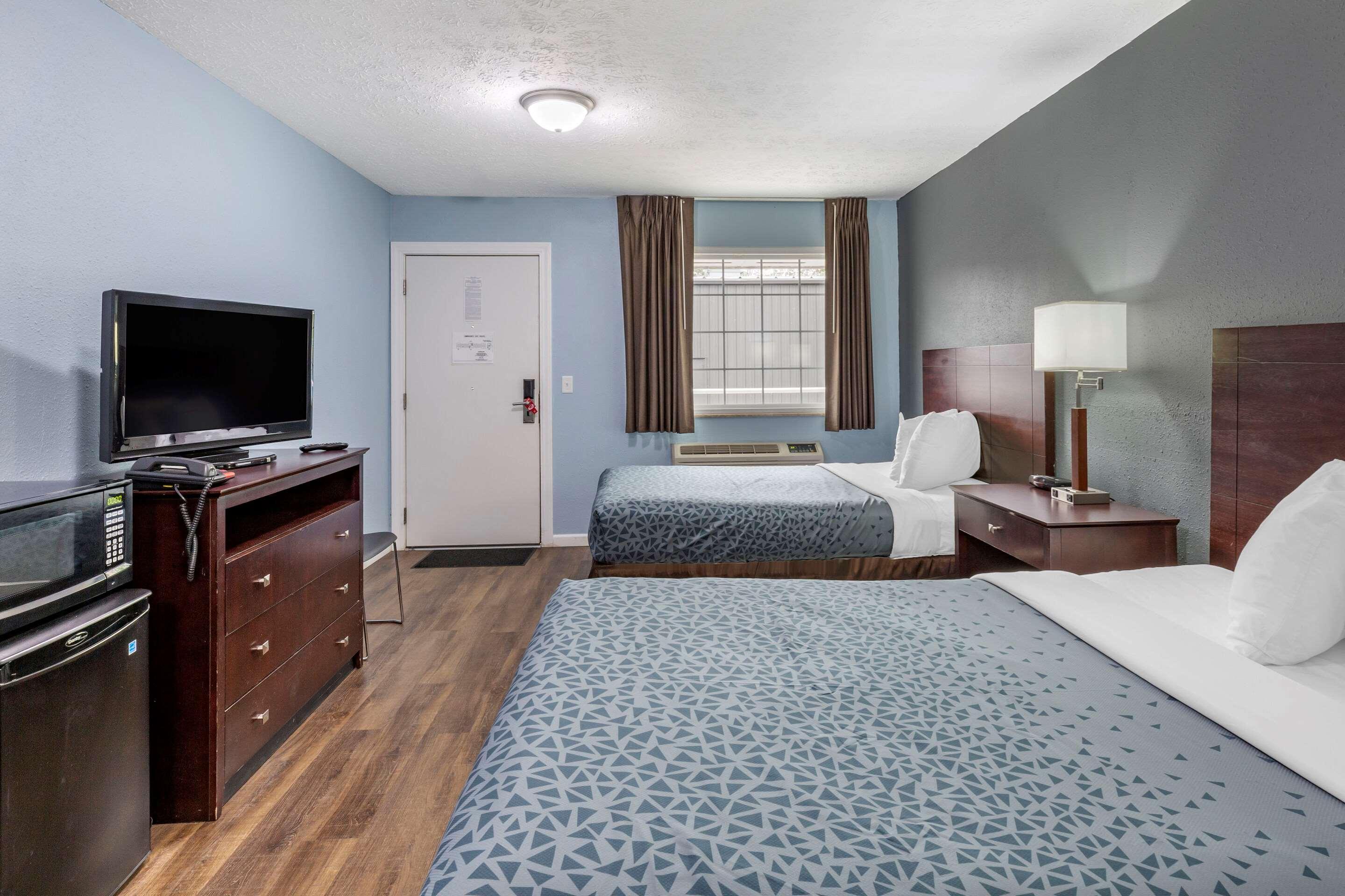 Econo Lodge Inn&Suites South Sandusky Esterno foto