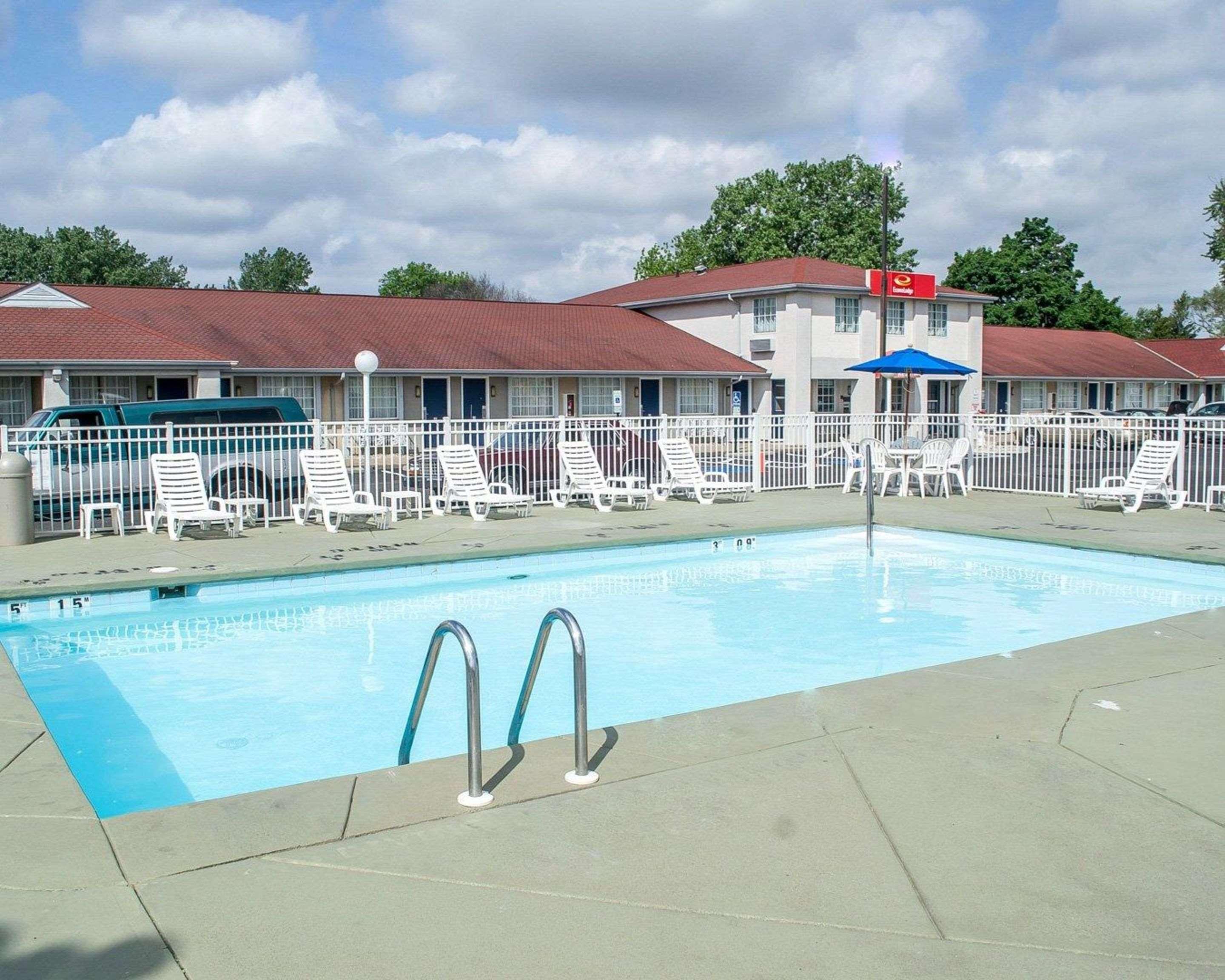Econo Lodge Inn&Suites South Sandusky Esterno foto