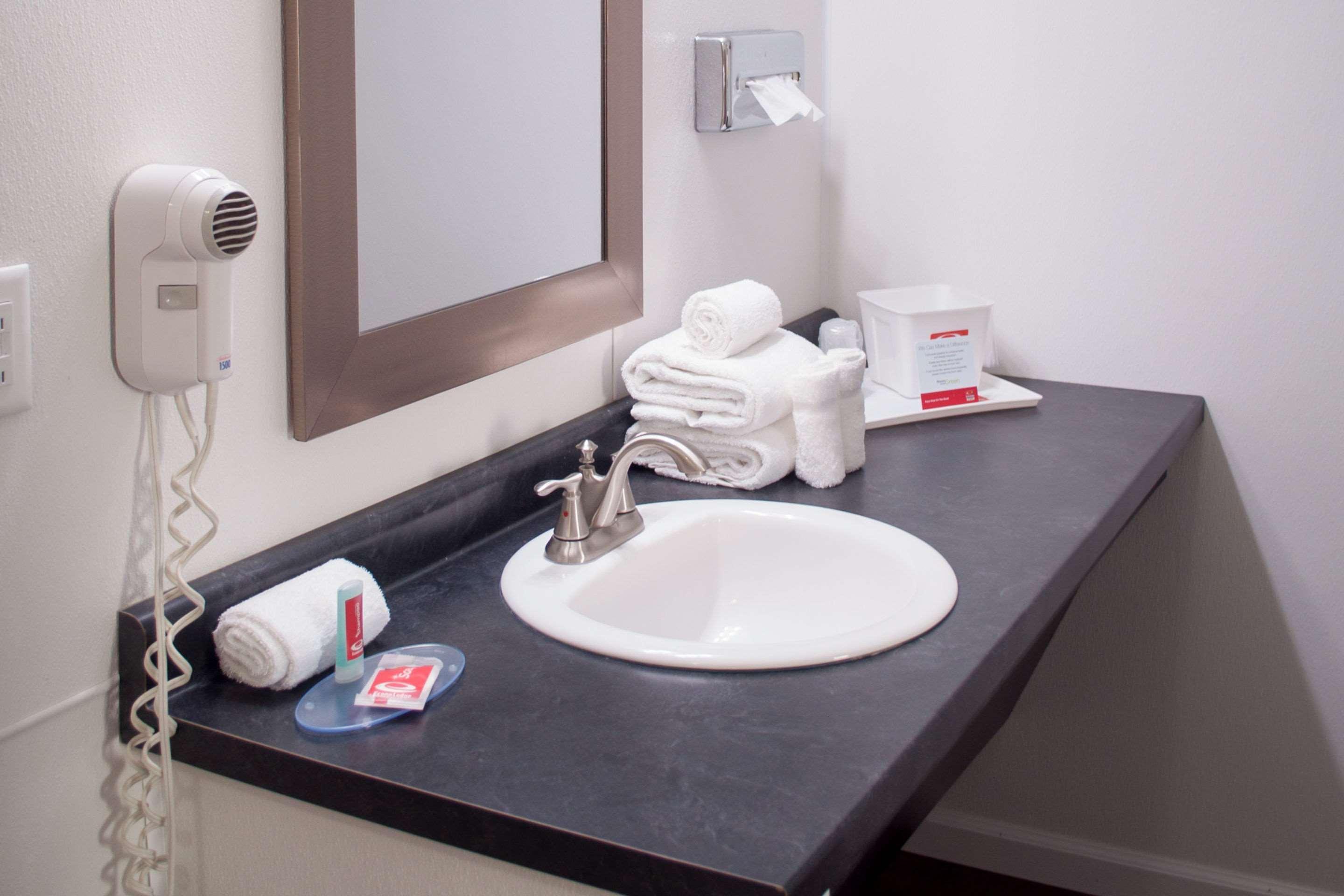 Econo Lodge Inn&Suites South Sandusky Esterno foto