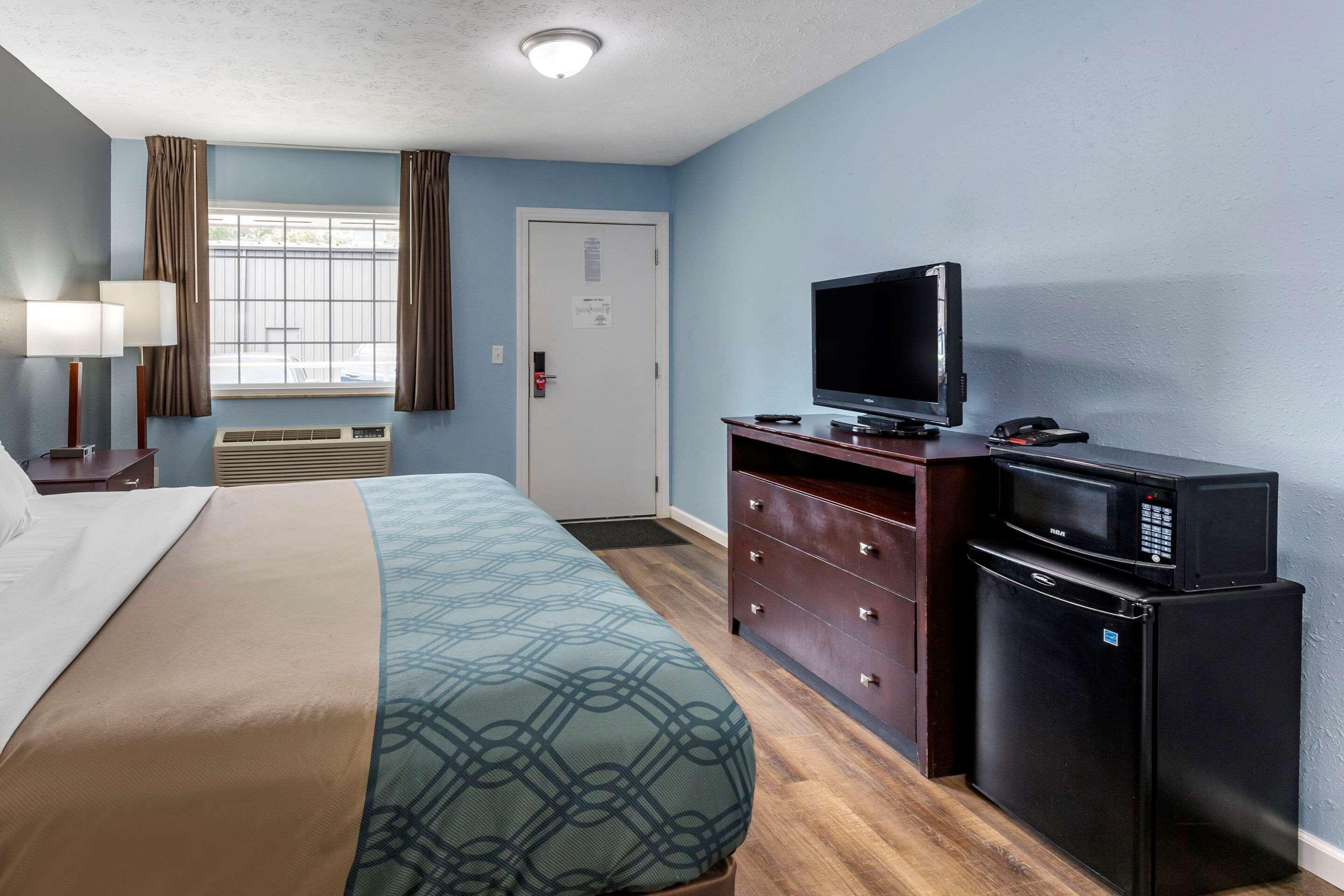 Econo Lodge Inn&Suites South Sandusky Esterno foto