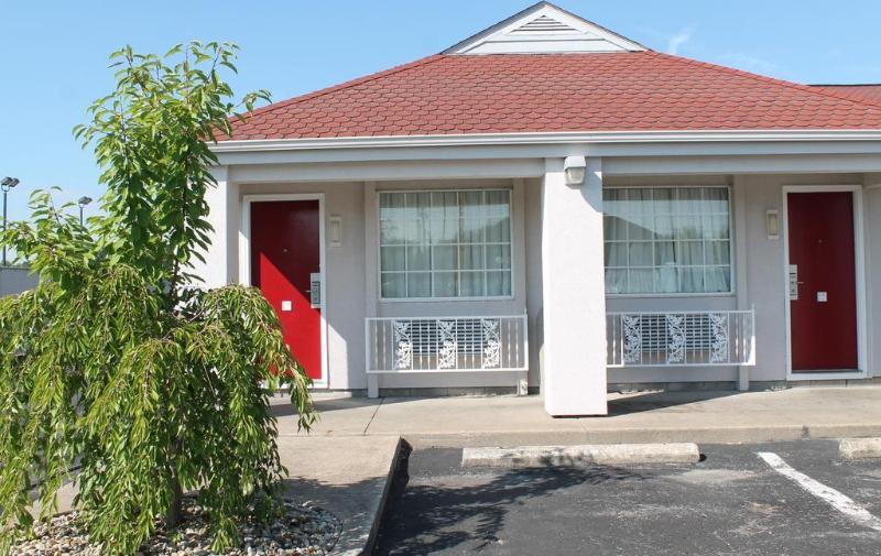 Econo Lodge Inn&Suites South Sandusky Esterno foto