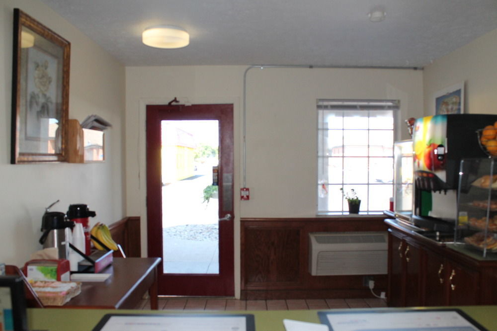 Econo Lodge Inn&Suites South Sandusky Esterno foto