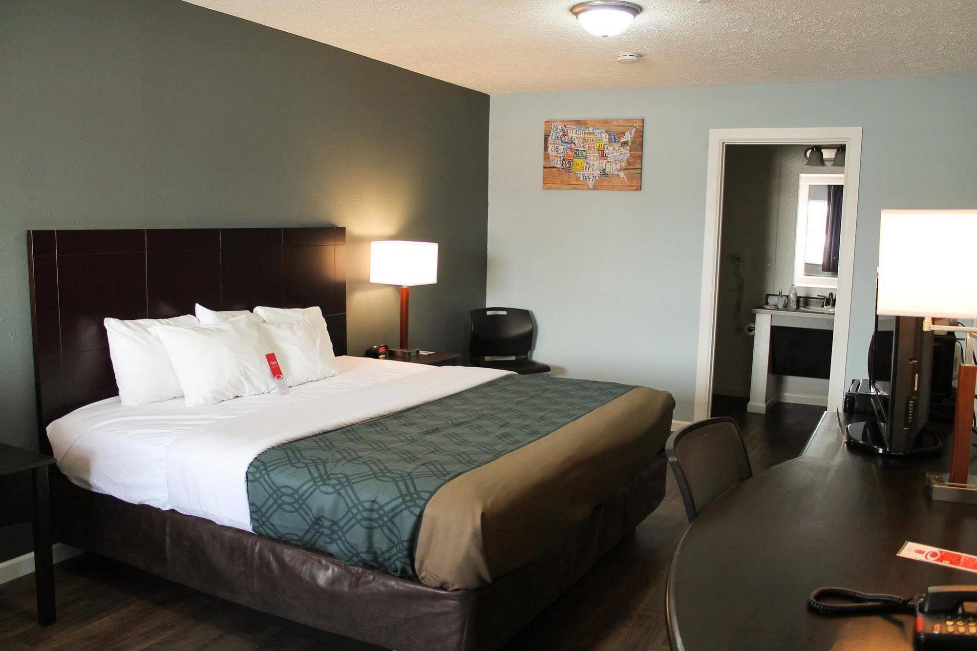 Econo Lodge Inn&Suites South Sandusky Esterno foto