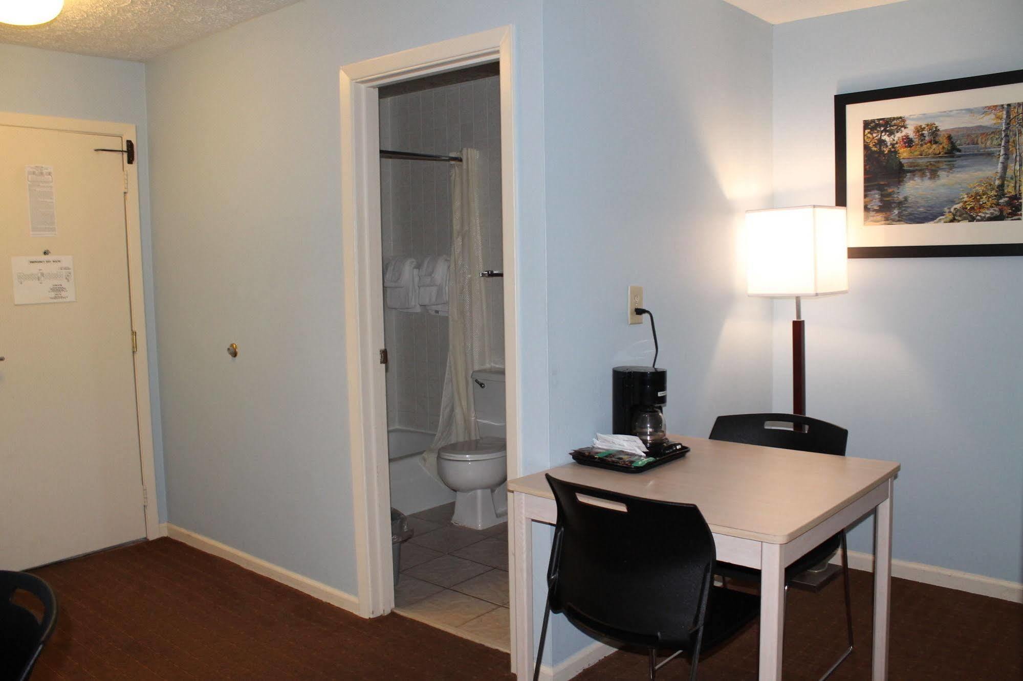 Econo Lodge Inn&Suites South Sandusky Esterno foto