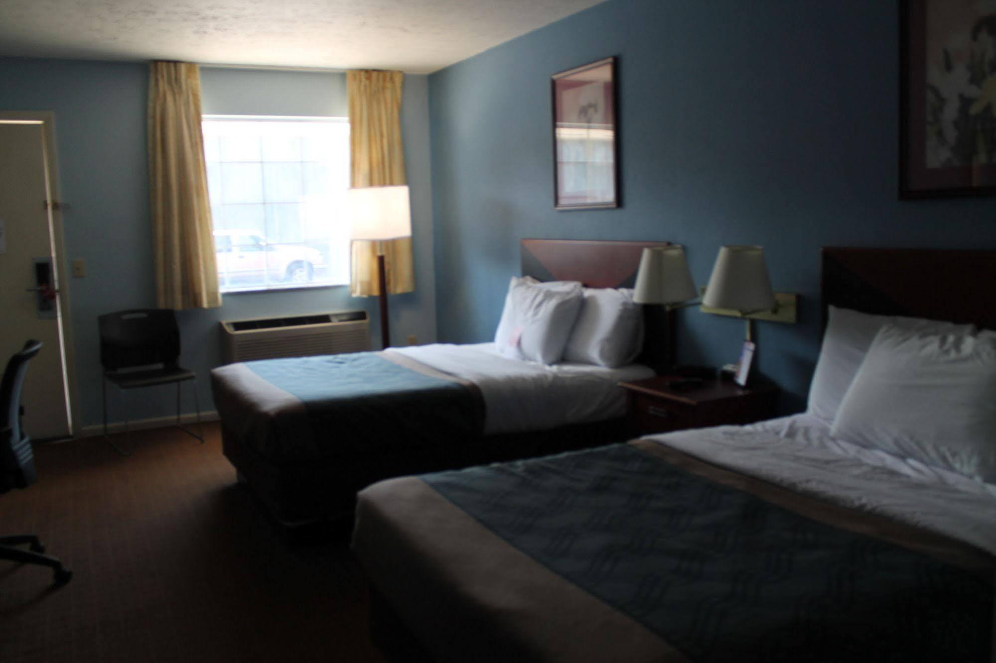 Econo Lodge Inn&Suites South Sandusky Esterno foto