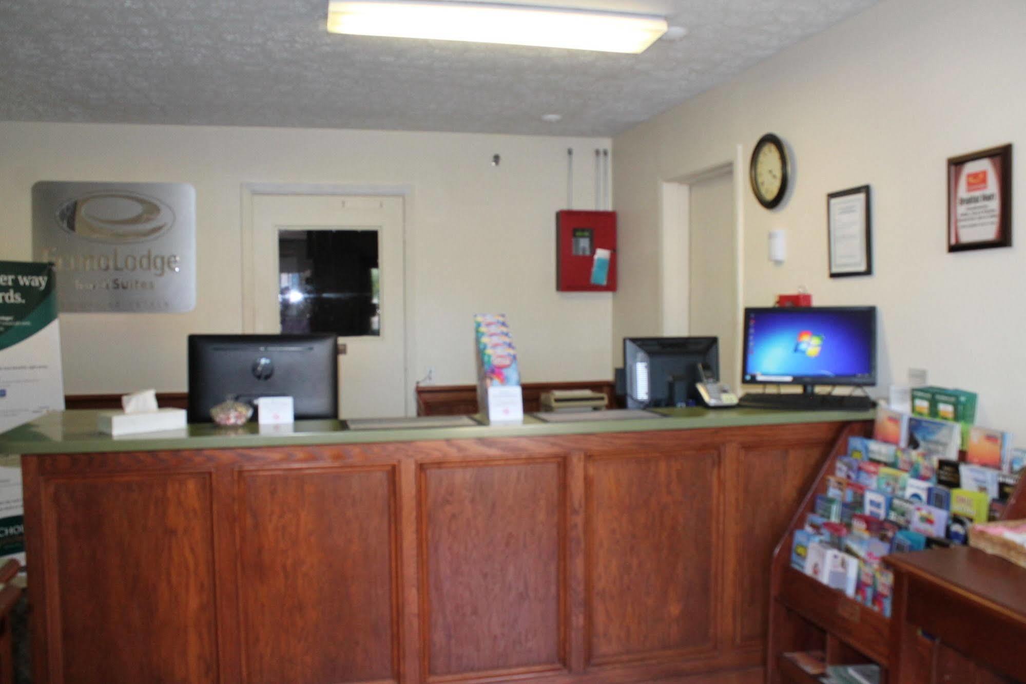 Econo Lodge Inn&Suites South Sandusky Esterno foto