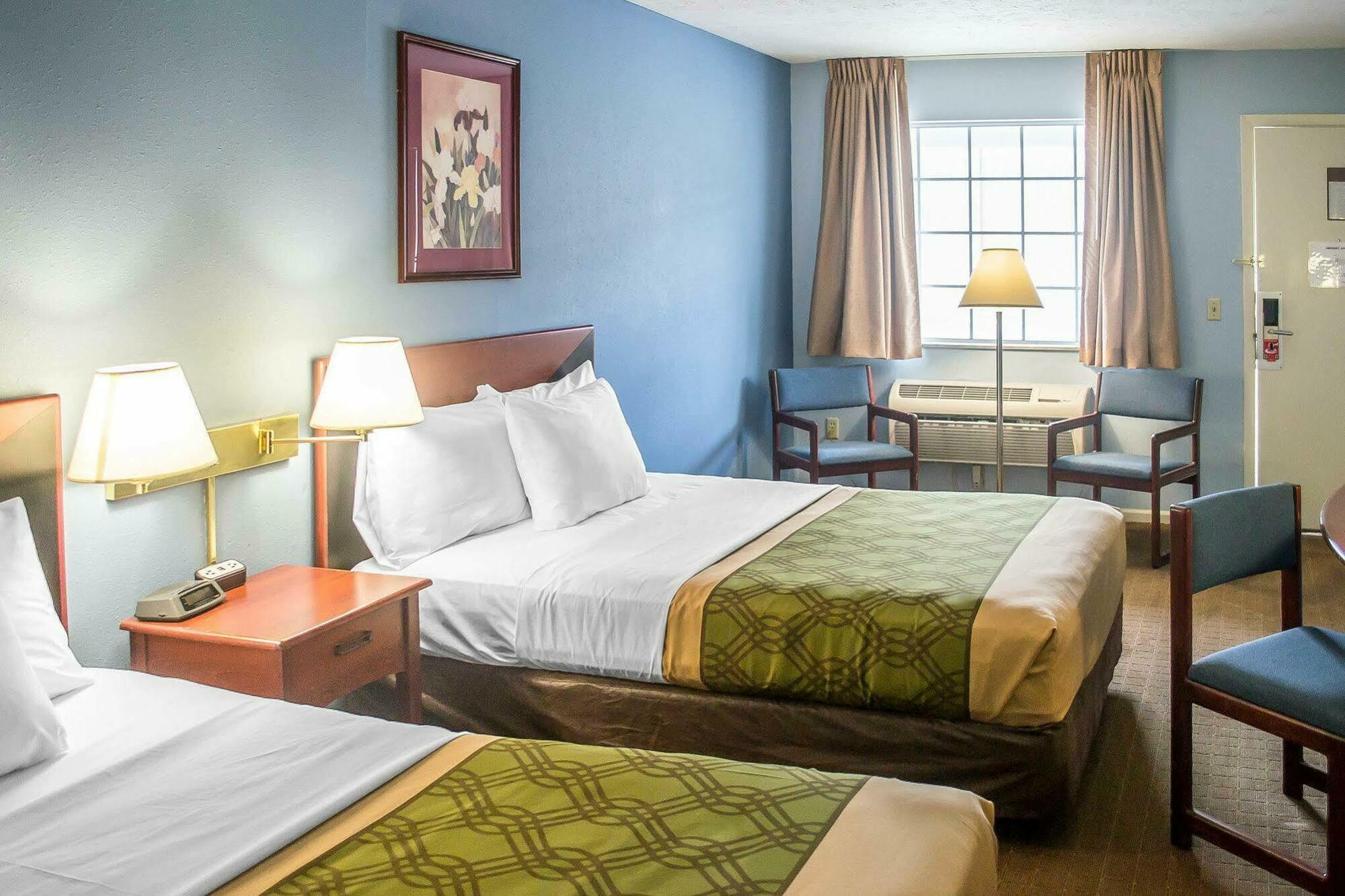 Econo Lodge Inn&Suites South Sandusky Esterno foto