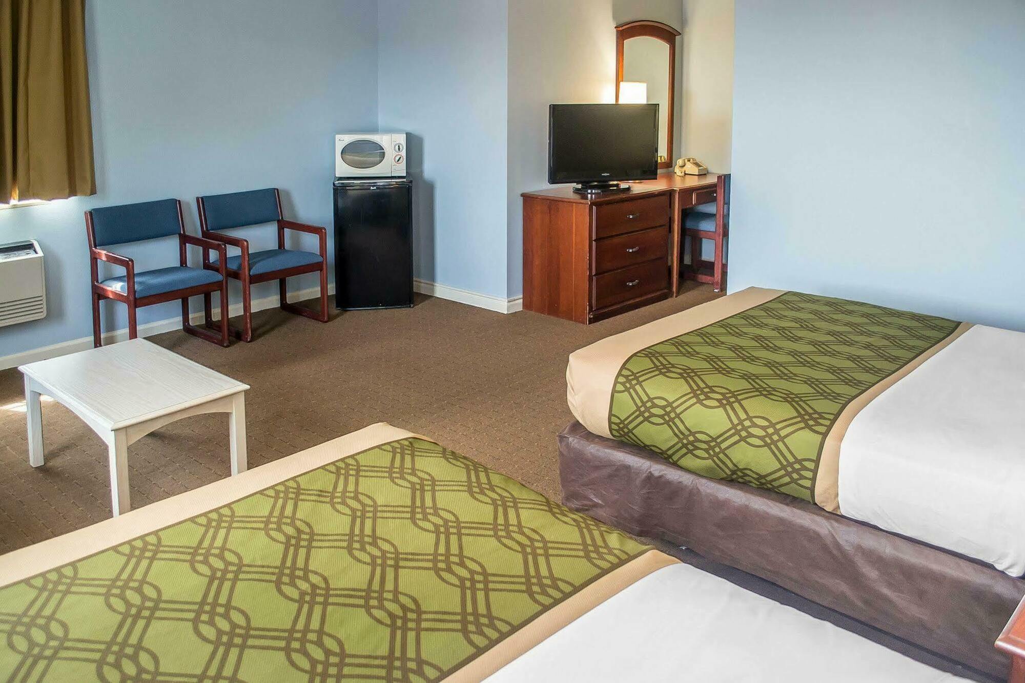 Econo Lodge Inn&Suites South Sandusky Esterno foto