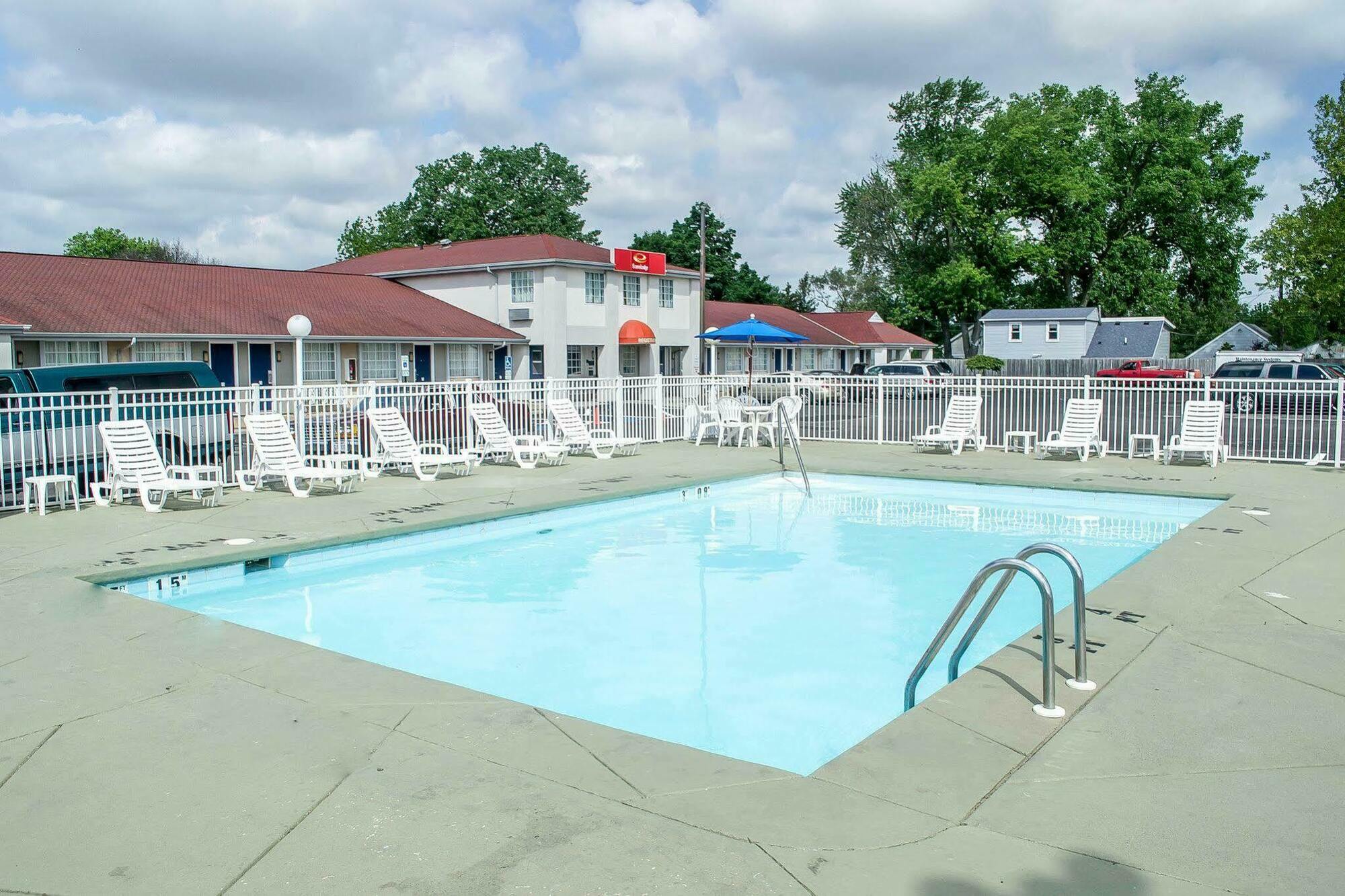 Econo Lodge Inn&Suites South Sandusky Esterno foto